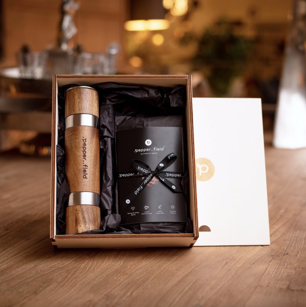 Ensemble avec un moulin double face DUOMILL dans un coffret cadeau avec 3x50g de poivre