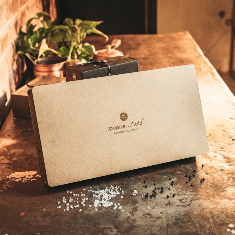 Scandinavian grinders with Kampot pepper (50g) and sea salt (120g) in a gift box