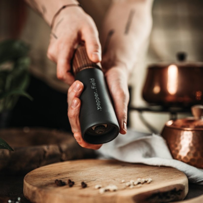 Porcelain Scandinavian pepper mill (17cm) - Choose pepper: Black - 100g
