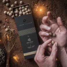 Golden chocolate dipped freeze-dried Kampot pepper - .pepper..chocolate