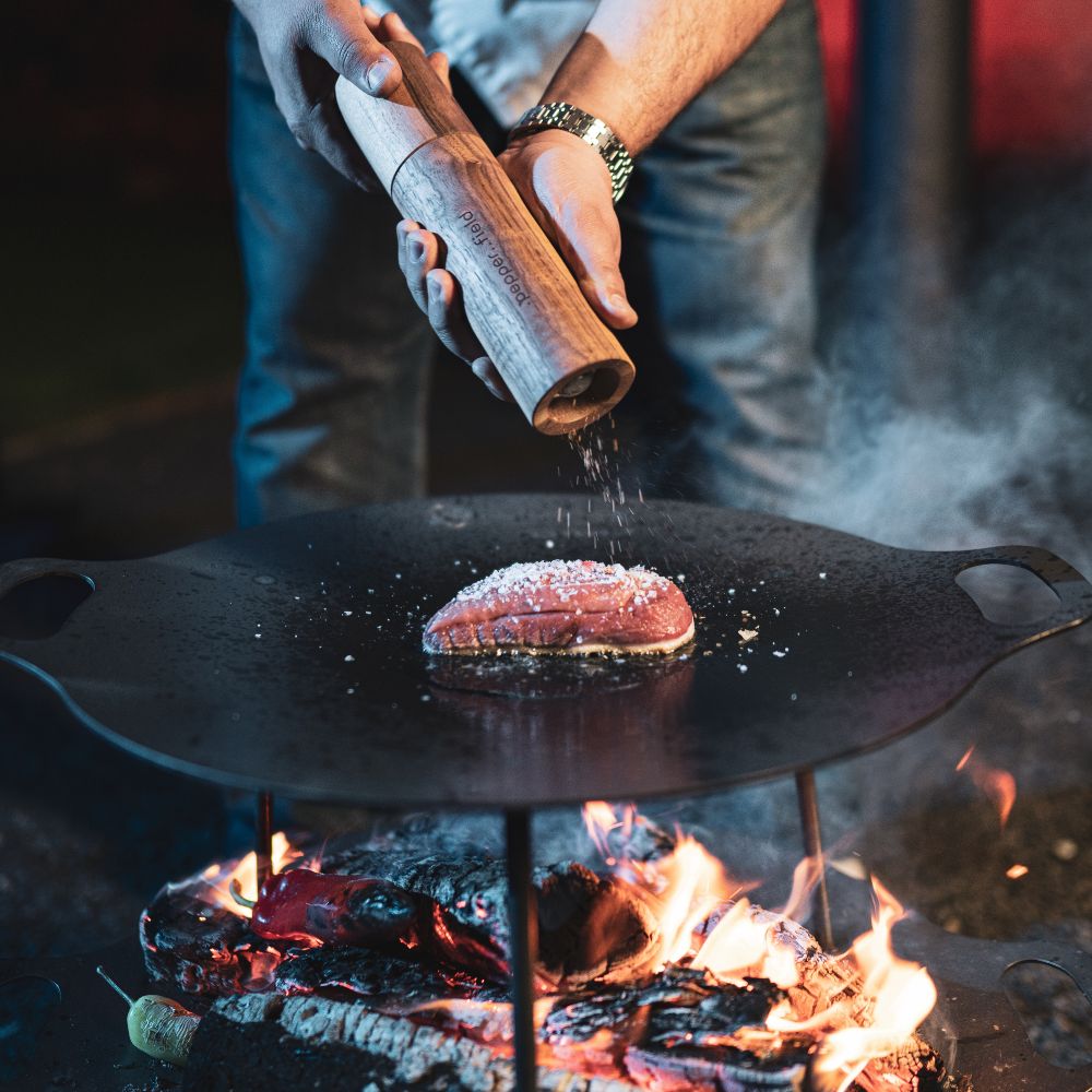 Koření na grilované maso: Které grilovací směsi se hodí do marinád a kterými kořenit přímo na grilu?
