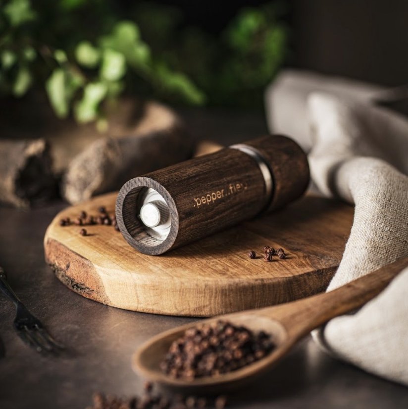 Brown ash wood pepper mill (15cm) + 20g Kampot pepper