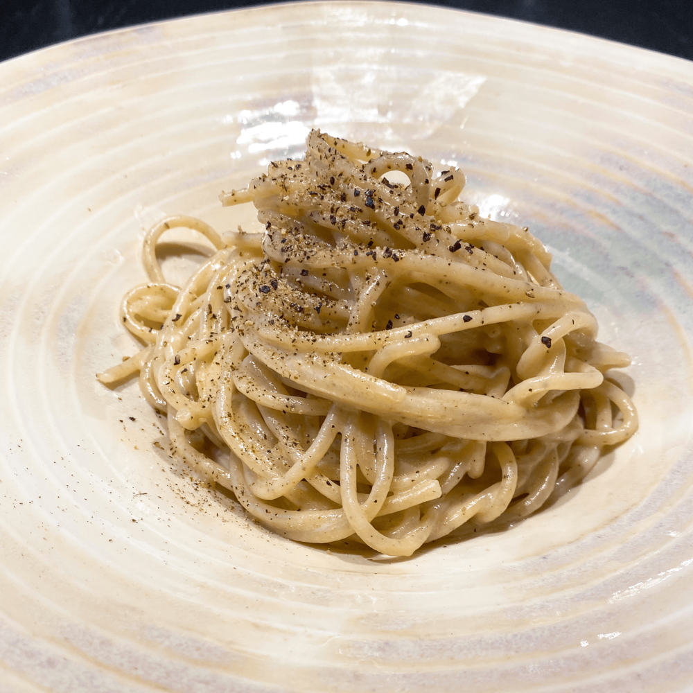 Cacio e pepe (pâtes au fromage et poivre noir de Kampot)