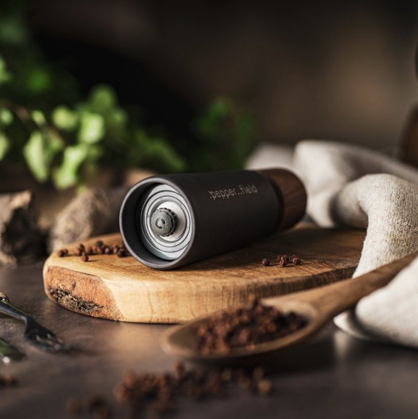 Porcelain Scandinavian pepper mill (17cm) - Choose pepper: Black - 100g