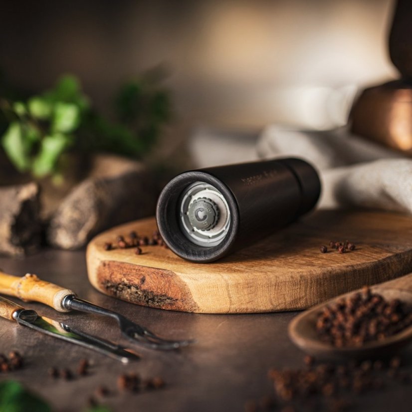 Black Scandinavian pepper mill (17cm) - Choose pepper: Black - 50g
