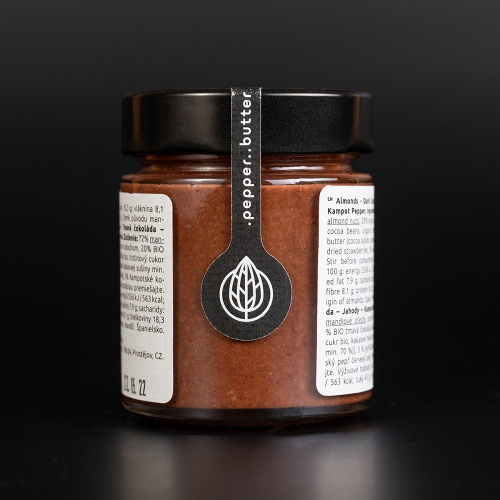 Mandelcreme mit dunkler Schokolade, Erdbeeren und Kampot-Pfeffer (150g ...