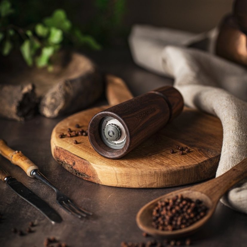 Dark brown Scandinavian pepper mill (17cm) - Choose pepper: Black - 20g
