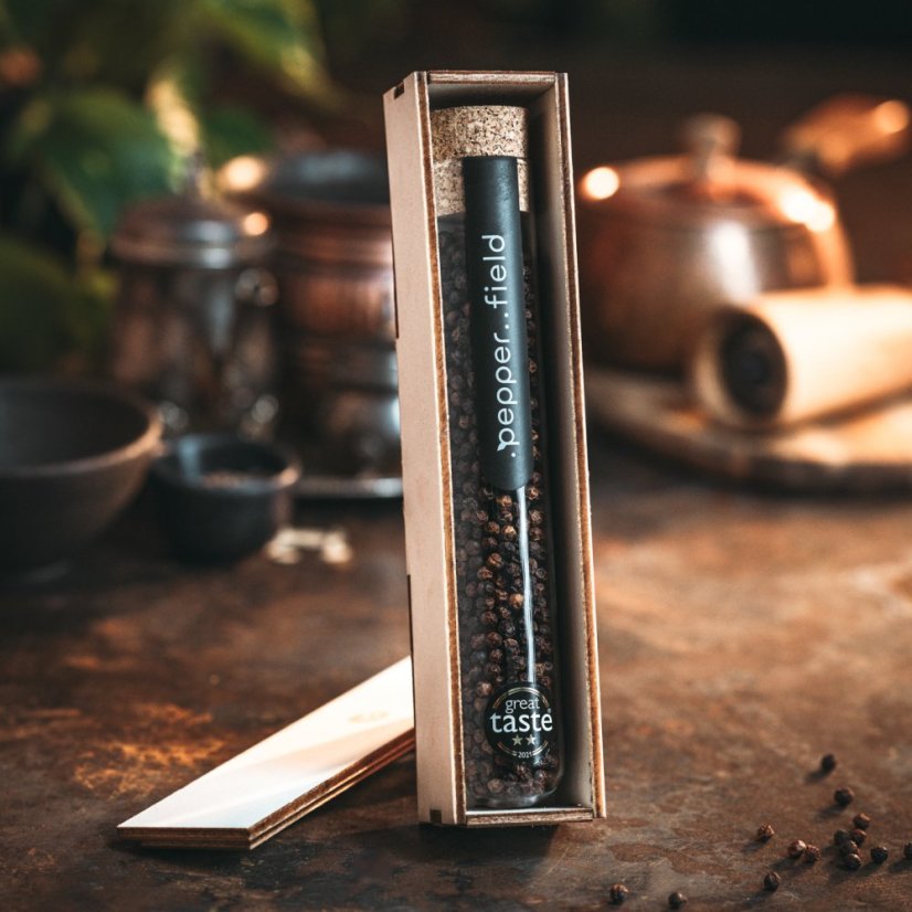 Kampot pepper dark red - large 75g glass tube in a wooden box