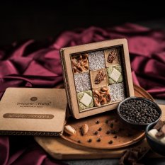 Kolekce luxusních čokoládových pepřových nugátů v dárkové krabičce
