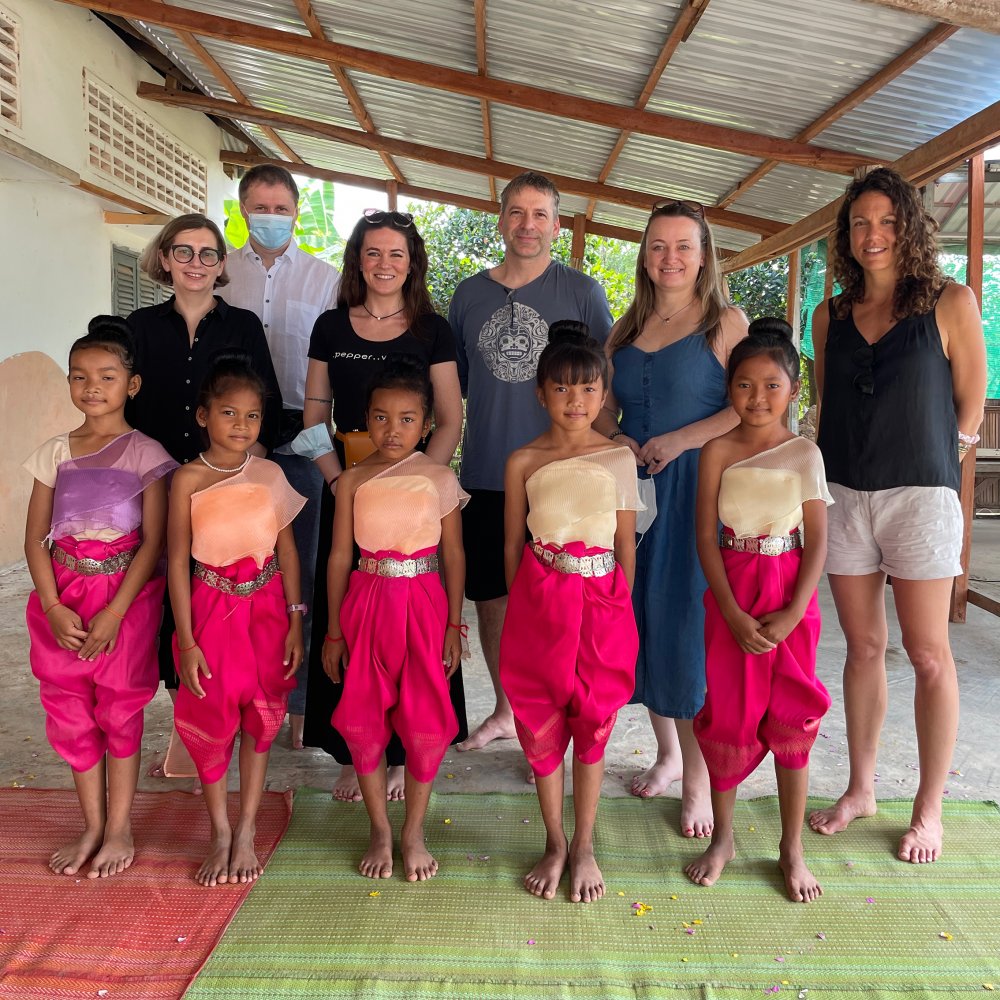 Les mythiques apsaras cambodgiennes. Découvrez la magie de la danse des nymphes célestes.