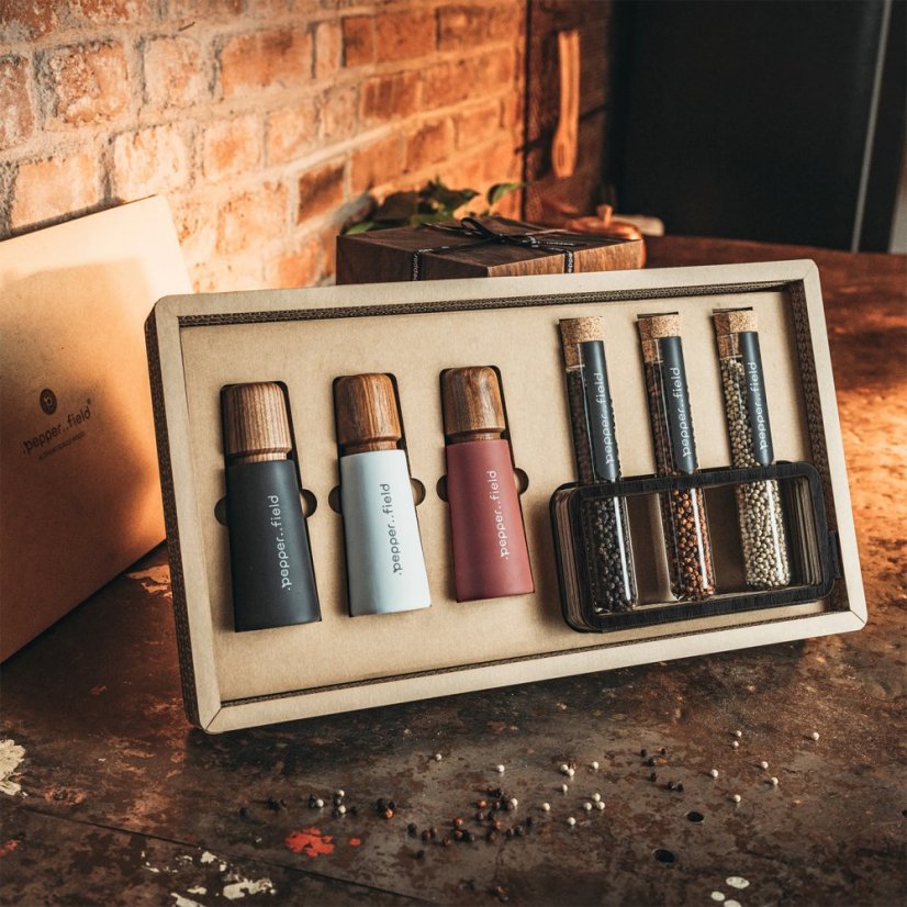 Luxury gift case made of recycled cardboard with 3 grinders and Kampot pepper 3x70g in tubes with stand - Stand colour: Dark, Option: Modern