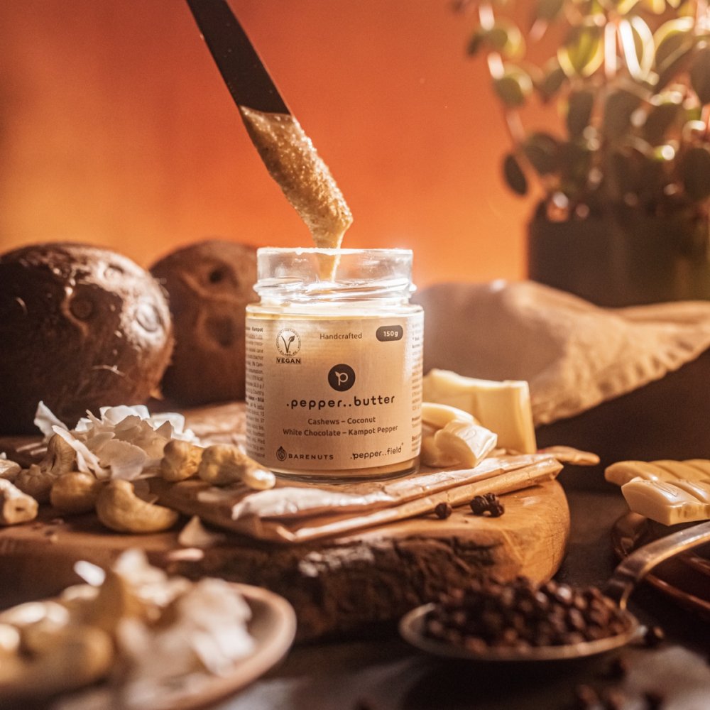 Cashewnusscreme mit Kokosnuss, weißer Schokolade und Kampot-Pfeffer ...