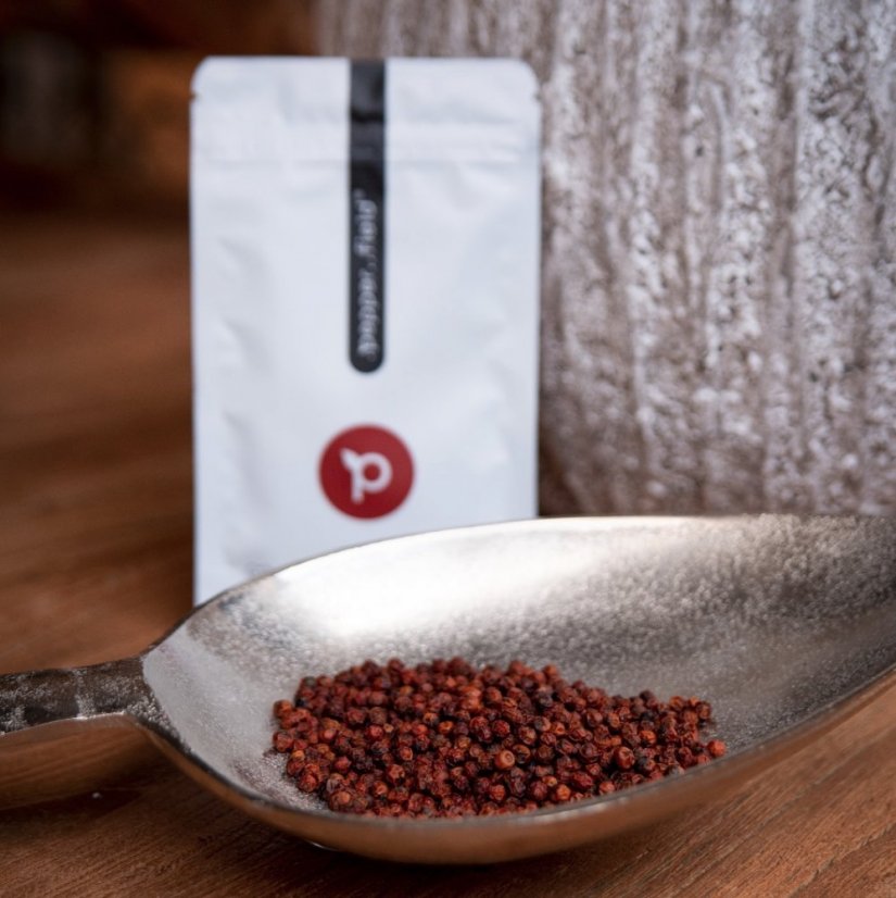 Dried meat BILTONG with crushed red Kampot pepper - 50g + 20g Red Kampot pepper + 50g chocolate